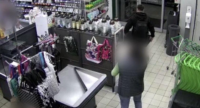 Uderzył pracownicę sklepu w twarz