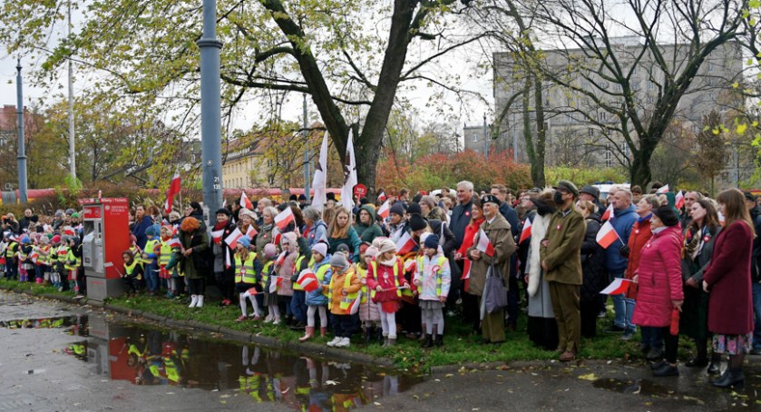 Plac Narutowicza - Ochota śpiewa hymn [FOTOREPORTAŻ]