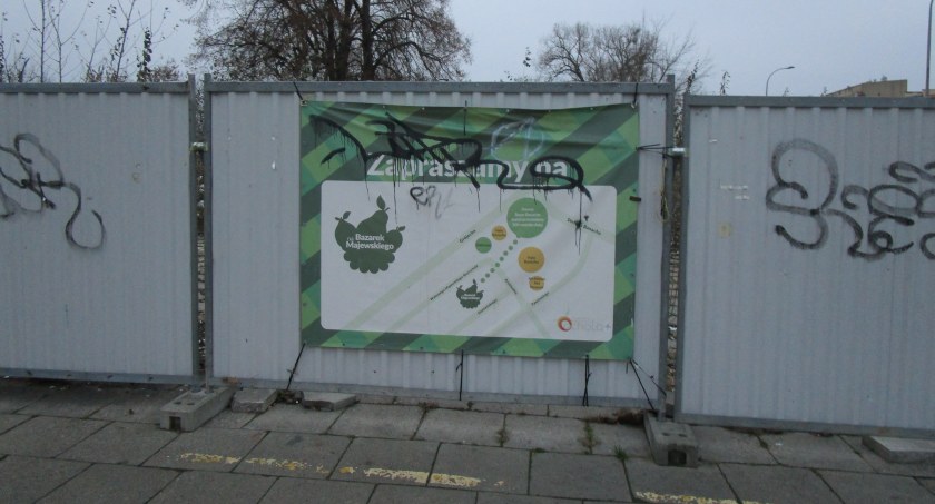 Przydałaby się lepsza reklama Bazarku na Majewskiego. 