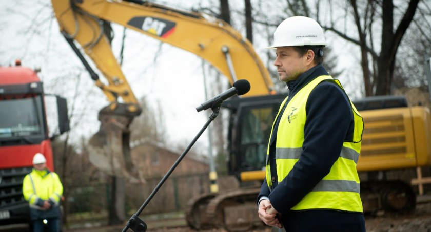 Początek rozbudowy szkoły nr 66 we Włochach