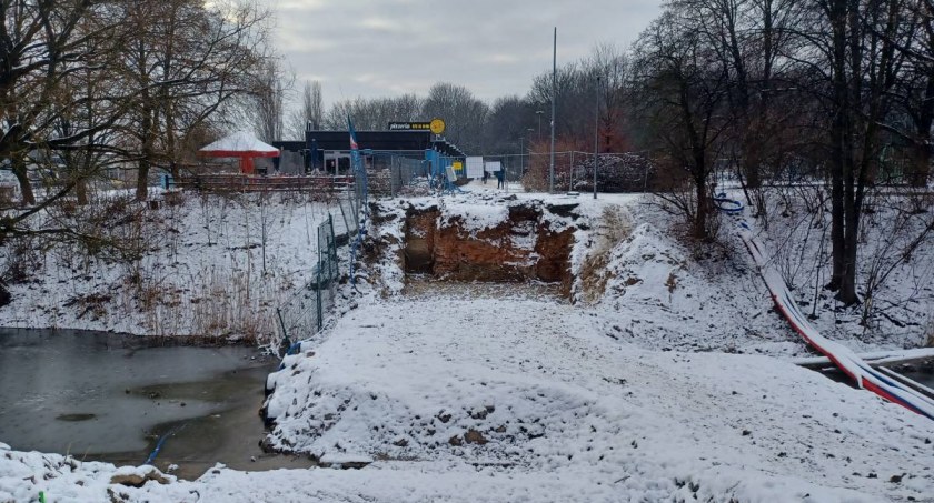 Odkopano starą cegielnię w trakcie remontu mostku