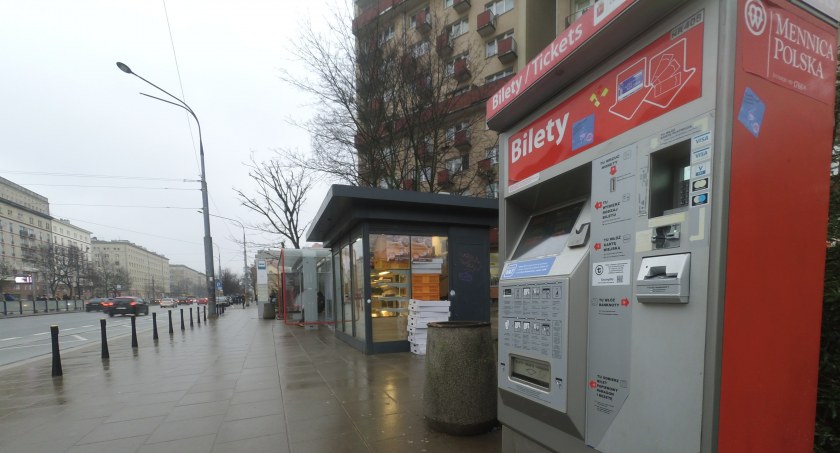 Wystarczy postawić automat i już kiosk niepotrzebny? 