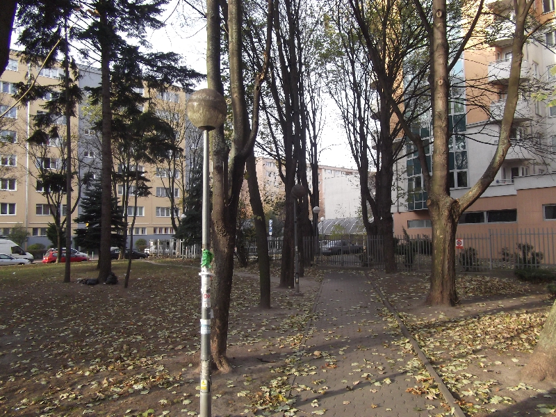 Kawałek chodnika do- donikąd. 
