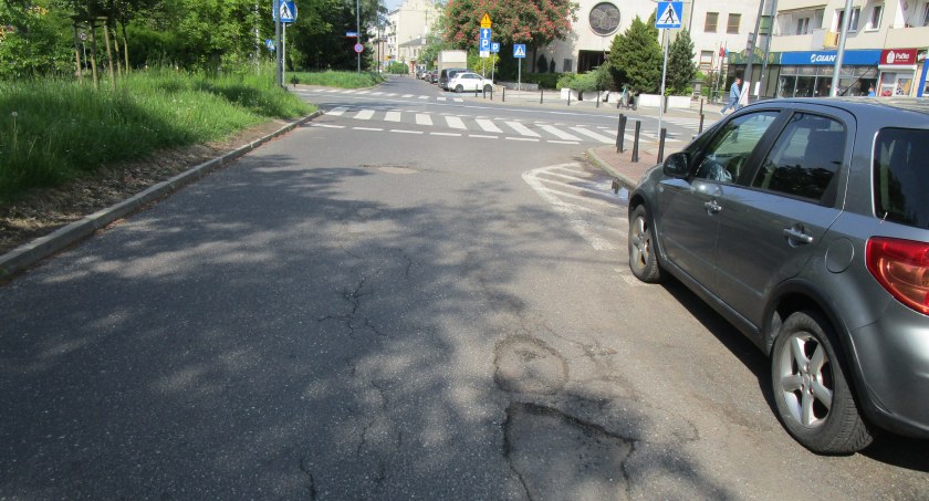 Na Opaczewskiej przydałby się przegląd dziur