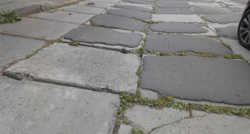 Ulica Filipinki też prosi o jakiś remont