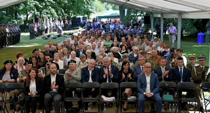 Pęcice - jeden z tysięcy szańców usypanych z ludzi przez ludzi
