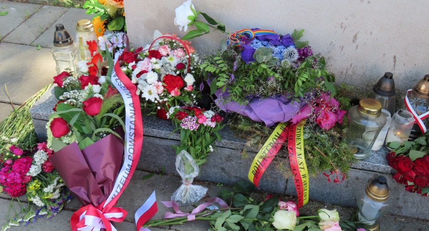 Walka na ważność szarf i kolejności czyje na wierzchu?