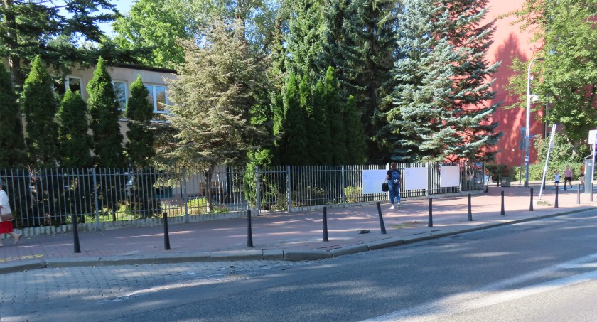 Czyżby tylko na urzędowe sprawy te tablice? 