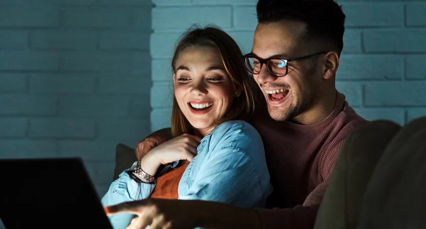 Internet światłowodowy w Warszawie – jak wybrać ofertę szytą na miarę?