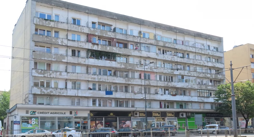 Grójecka 53/57 dalej nie zmienia swojego wizerunku