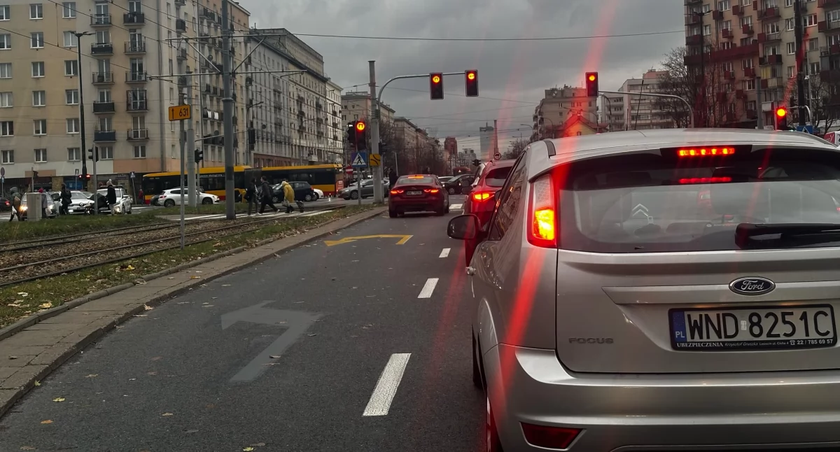 Grójecka przy Bitwy - nie lepiej na wprost?