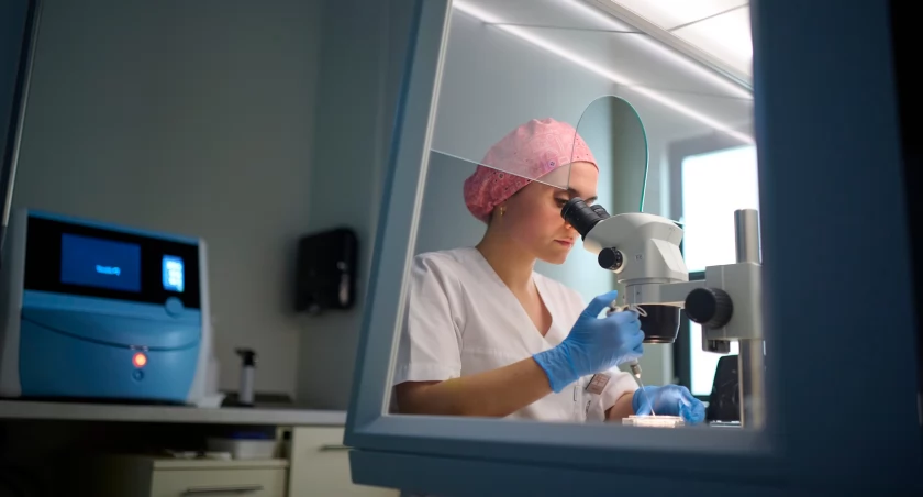 Embriolog – niewidoczny bohater zapłodnienia in vitro