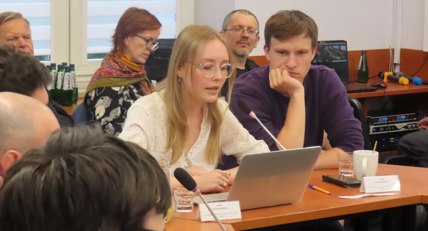 Sesja Rady Dzielnicy Ochota - samochody już nie tylko smrodzą ale hałasują 