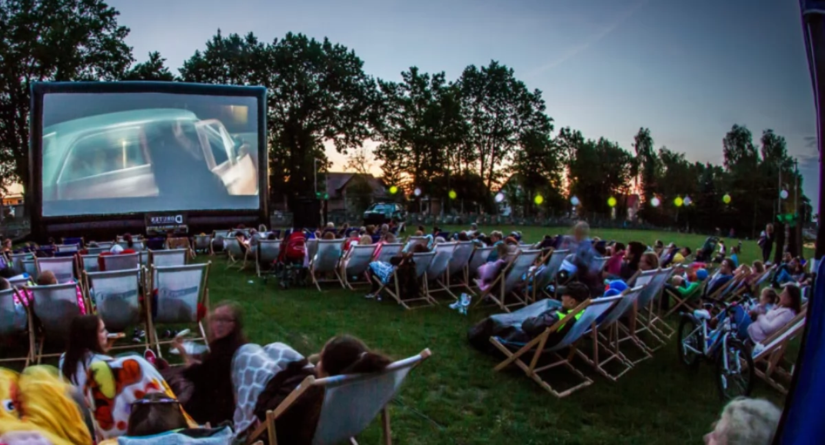 Kino w parku Kotańskiego