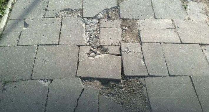 Rakowiec – Remont chodników wokół budynku Racławicka 152 