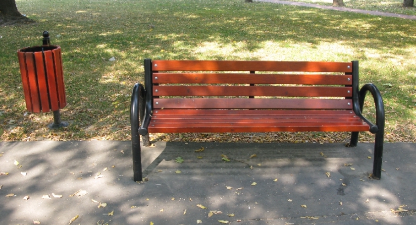Komu ławkę, komu kosz?