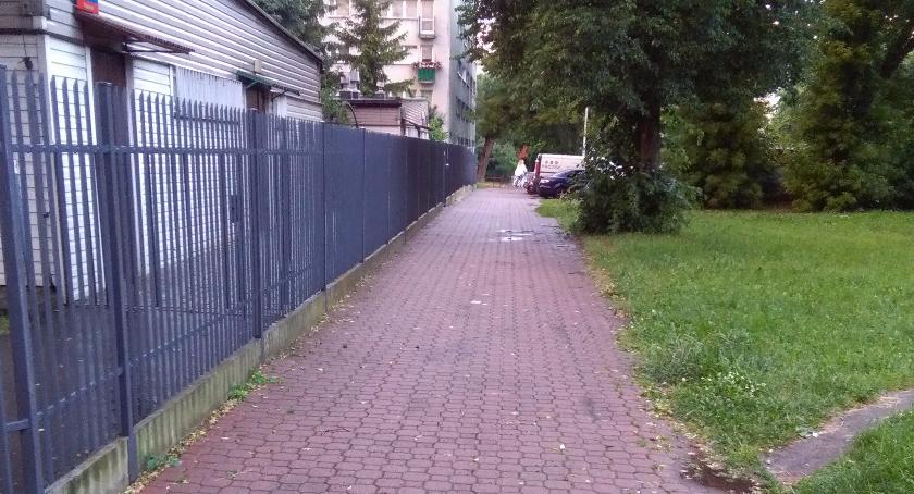 Doświetlenie chodników wokół Przedszkola 315 Grzeszczyka 2 (nr 2460)