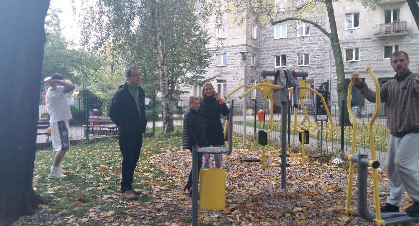 Sobotnia gimnastyka na placu Baśniowym