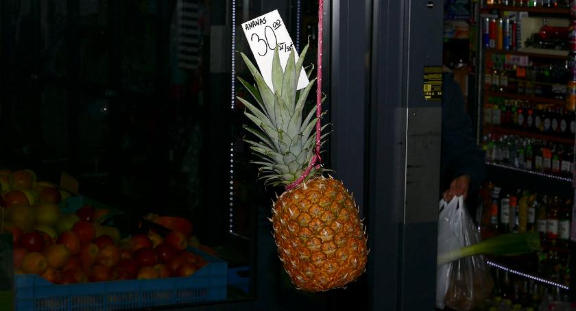Prawdziwy ananas leci samolotem