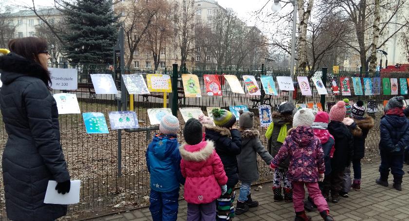Przedszkolaki rozświetlają Plac Baśniowy