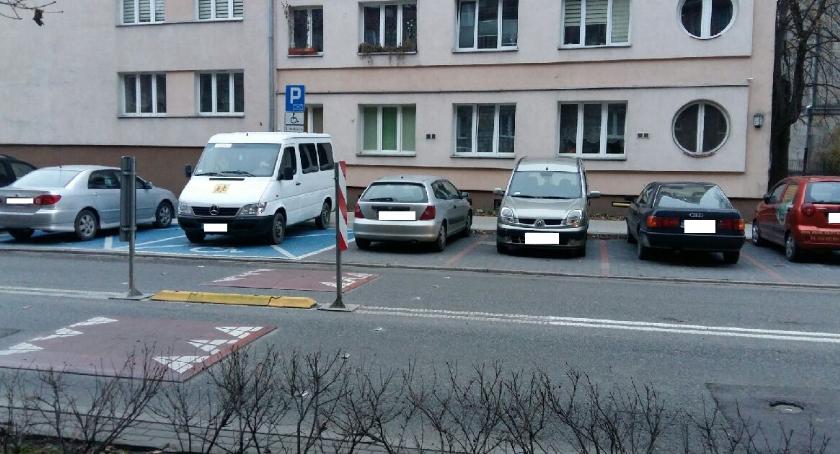 Przy parkowaniu pomyśl o innych