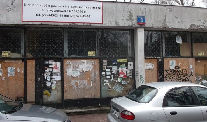Stoi sobie do sprzedania długi czas .