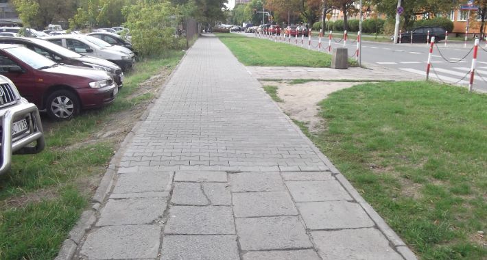Kawałek chodnika na zachętę .
