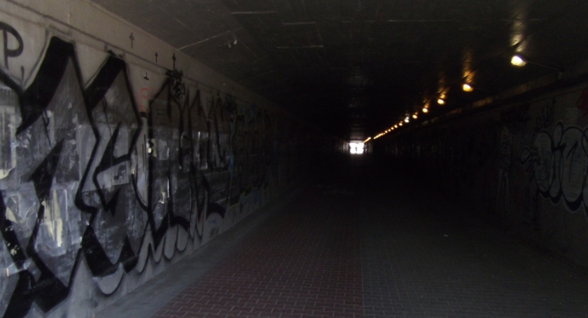 Upragnione doświetlenie tunelu . 