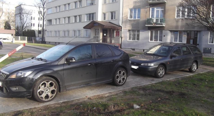 Czy pod komisariatem wolno?