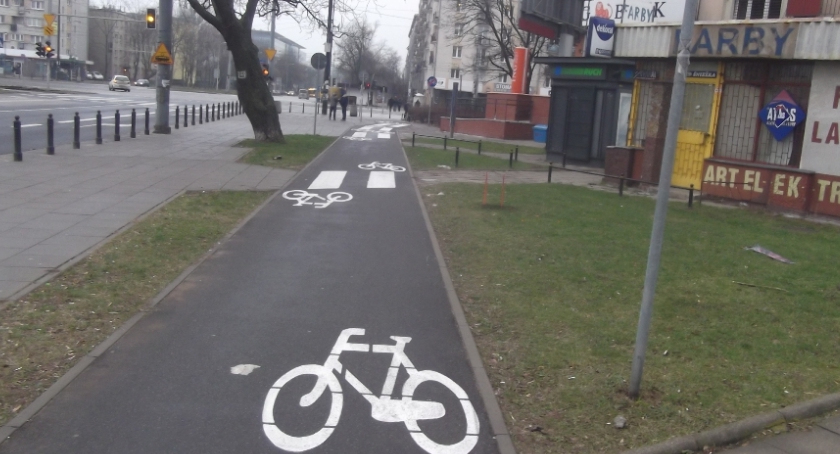 Rowerem po ulicy Banacha. 