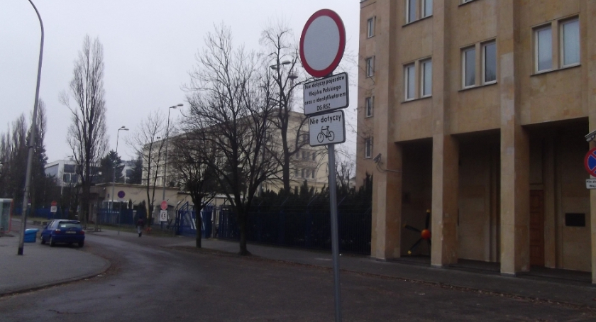 Droga rowerowa przy ulicy Żwirki i Wigury.