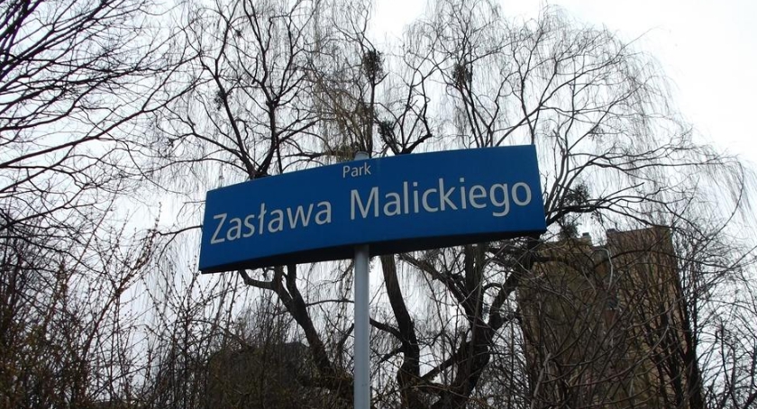 Park Zasława Malickiego na początku wiosny. 