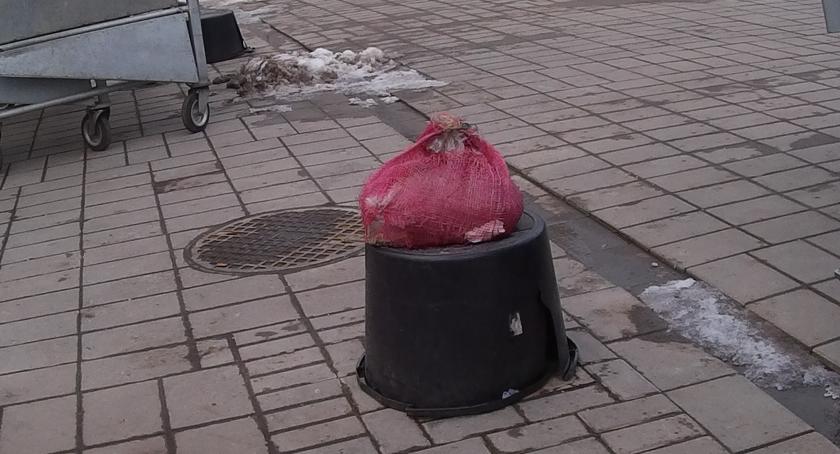 Wiadra jeszcze jakiś czas muszą posłużyć.