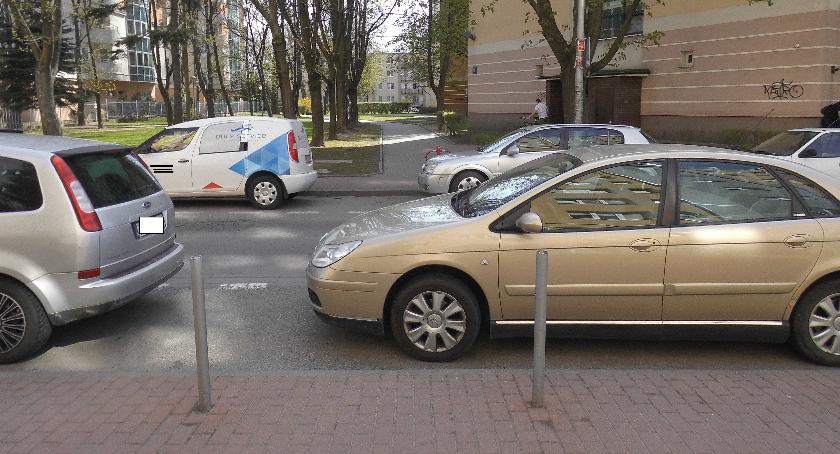 Widoczny brak przejść dla pieszych.