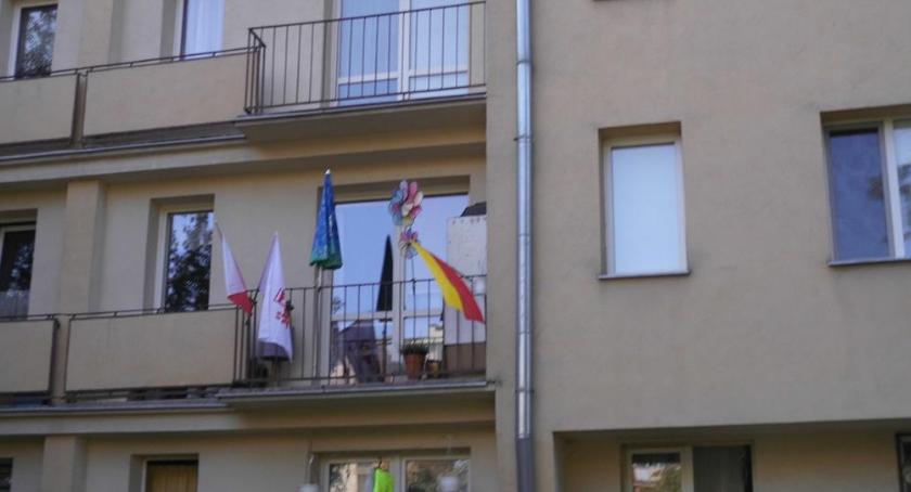 Jak to jest z flagami i z patriotyzmem na Ochocie?