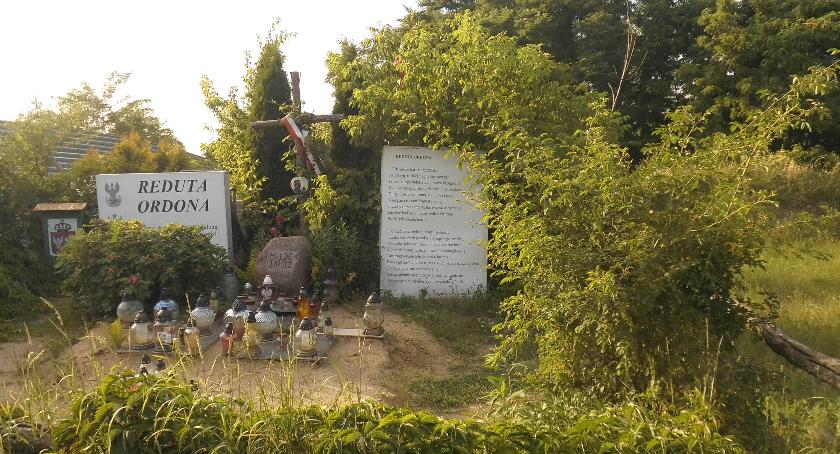 Zapomniana i zarośnięta Reduta Ordona.