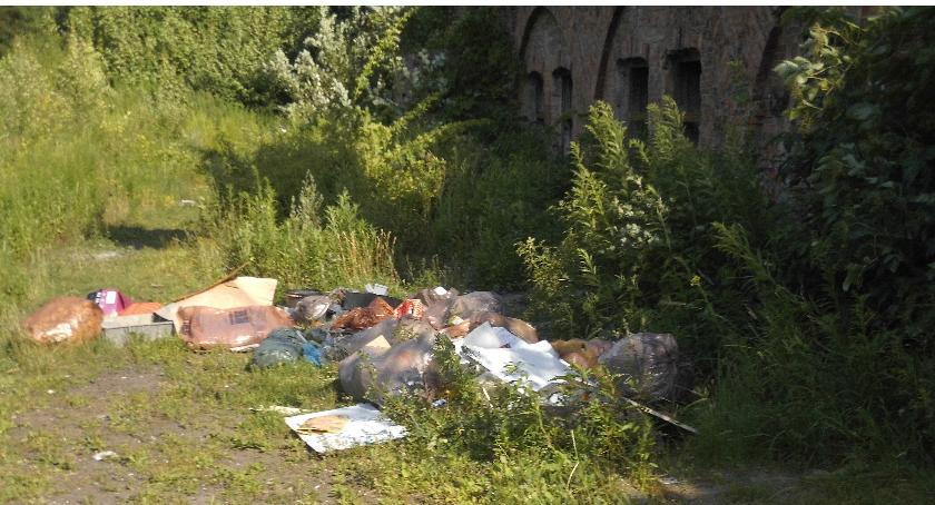 Fort Szczęśliwice darmowym wysypiskiem śmieci? 