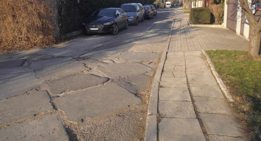 Jedna ulica i dwie odmienne perspektywy. 