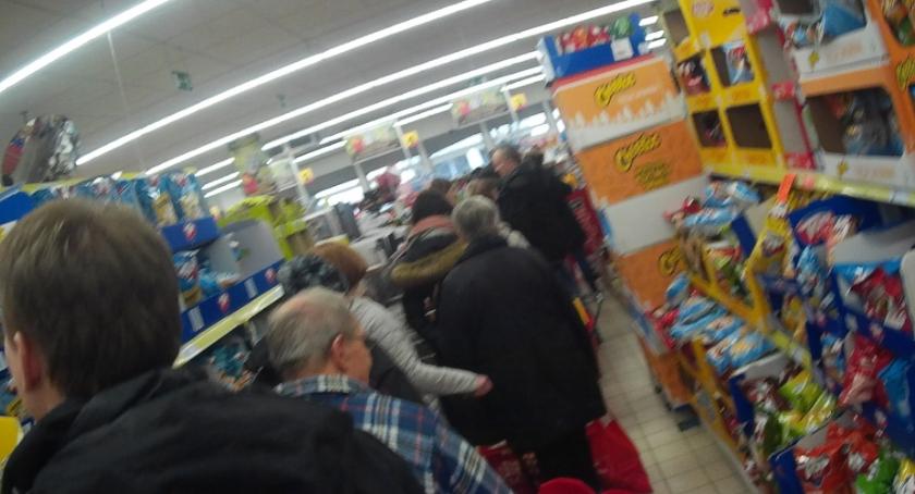 Oblężenie Biedronki na Korotyńskiego. 
