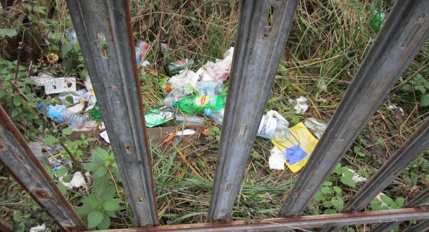 Na kładce stare porządki z małymi zmianami. 
