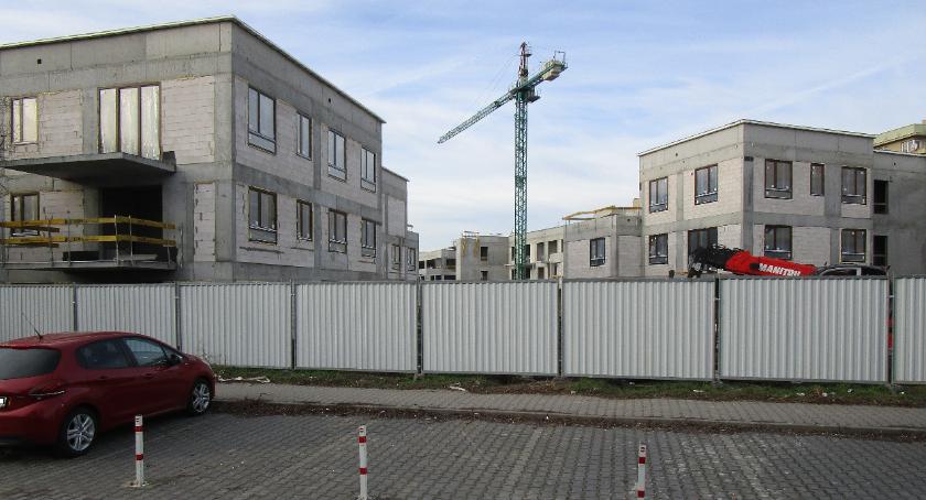 Dopychanie bloków na ulicy Drawskiej. 
