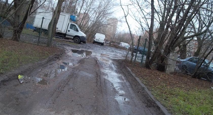 Parking to czy pole namiotowe? 