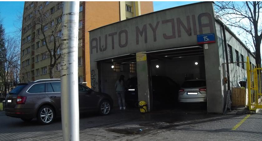 Po zimie warto umyć samochód