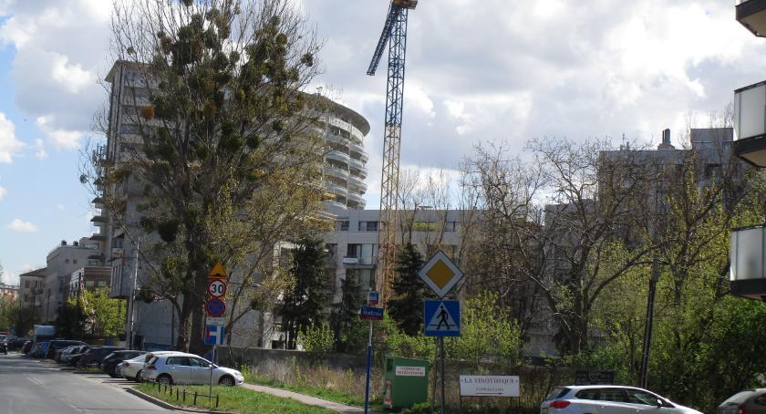 Osiedle przy Włodarzewskiej pęka w szwach