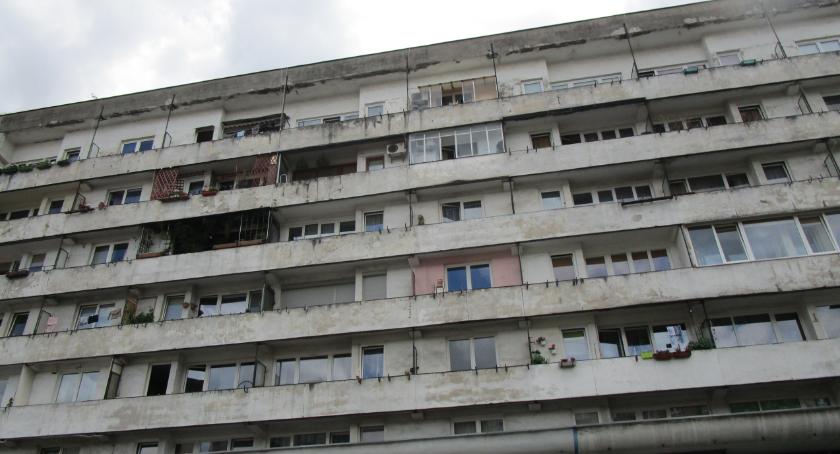 Grójecka 53/57 - brzydkie kaczątko