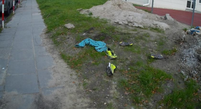 Skrzyżowanie Grójeckiej i Harfowej po wykonawcach zostały tylko buty