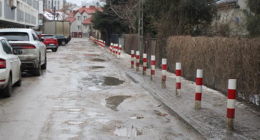 Ulice przy Włodarzewskiej to katastrofa cywilizacyjna