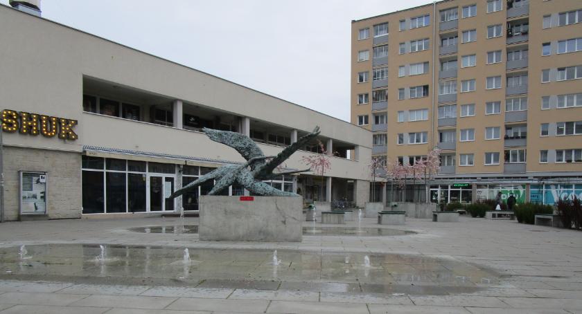Plac Pod Skrzydłami fontanna ruszyła.