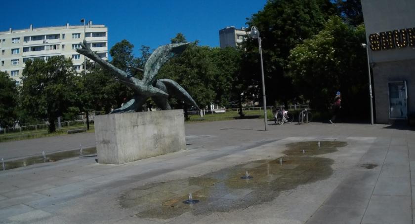 Plac Pod Skrzydłami - fontanna się przegrzała? 