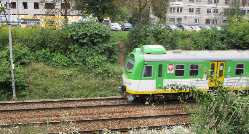 Przejście przez tory pomiędzy Maszynową a Instalatorów. 